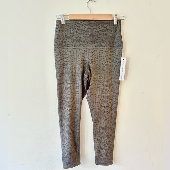 Evolution & Creation Brand new with Tags Dark Green Patterned Leggings - Picture 1 of 2